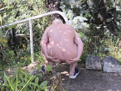je me balade nu dans la nature - N