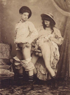 Antique Solo Chicks - N