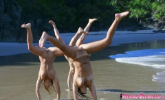 Les Femmes Flexible III - N