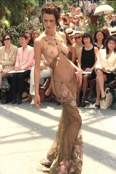 Public Nude 3 - N