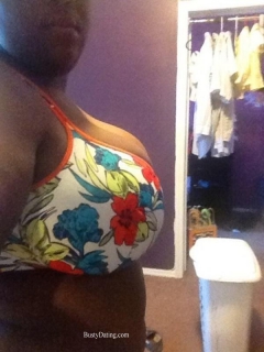 Tracey - 26yr old, 42H - N