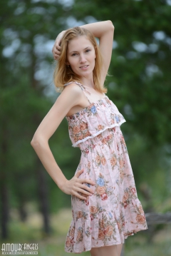 Beautiful slim cutie - N