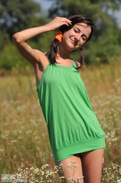 Marvelous girl outdoor - N