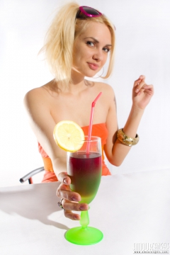 Lovely blonde chick - N