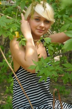 Tempting nude blonde - N