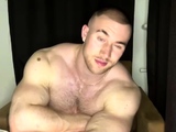 Muscle hunk Samuel O Toole masturbates