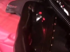amateur-cd-in-latex-masturbating-dildoing