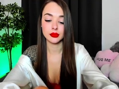 Cute Amateur Brunette Naughty In Solo Jerking Show On Camera