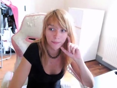 amateur-blonde-teen-plays-solo-with-toy-webcam-porn