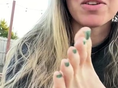 sleaze-blonde-has-the-kinky-foot-fetish