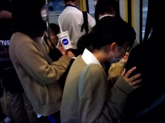 japanese-schoolgirl-upskirt-in-public