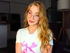 PUSSY BABE BRUNETTE masturbating