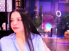 webcam-brunette-solo-masturbation