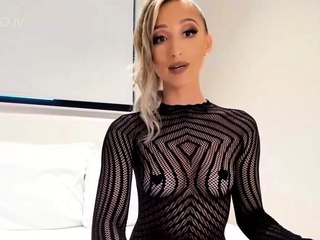 ParisLovely Sexy Outfit Public Show