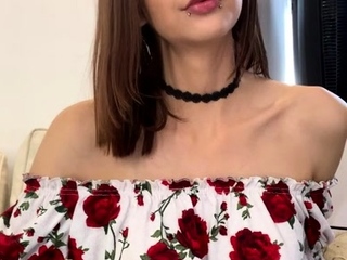 Young amateur teen in solo masturbation getting kinky