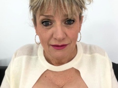 Big boobs milf masturbates with her dildo