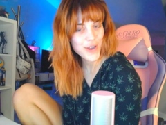 Cute amateur brunette naughty in solo jerking show on camera