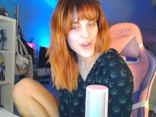 Cute amateur brunette naughty in solo jerking show on camera