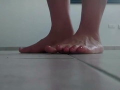 foot-fetish-close-up-feet-and-toes-tease