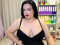 Australian BBW with big boobs gives blowjob