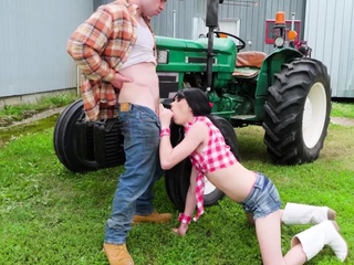 Outdoor amateur trap femboi dicksucking